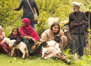 Final Alia Bhatt with local Sheperds (called 'Bakarwals'),  Shooting for Highway at Chandanwari, Kashmir, 09-05-2013.jpg (800x580)