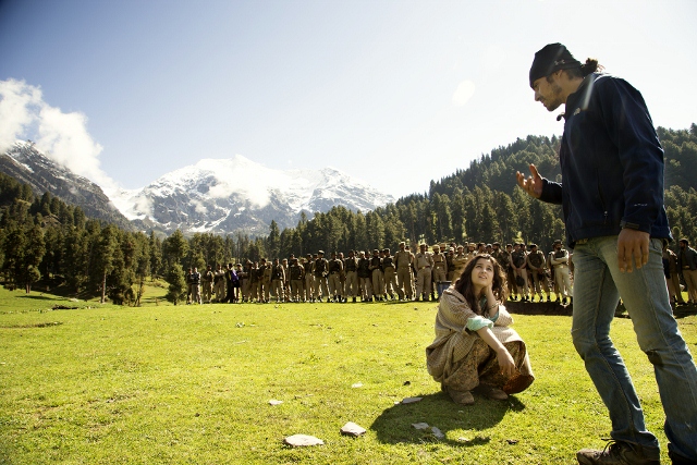 Imtiaz Ali & Alia Bhatt Shooting for Highway at Aru Valley, Kashmir, 12-05-2013 (640x427)