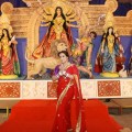 Rani Mukerji seeking th blessings of Maa Durga (640×427)
