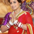 Rani Mukerji seeking th blessings of Maa Durga – Copy (2) (464×640)