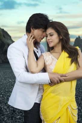 Dilwale-Song-Gerua-Song-Stills-003